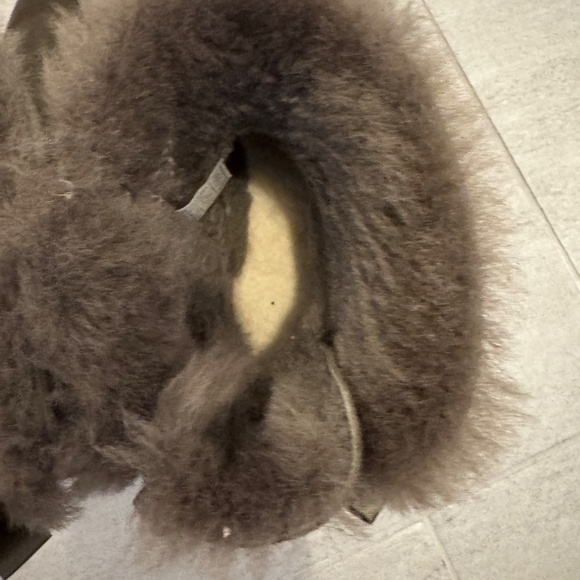 Ugg Mini Bailey Bow II Slip On Boots, size 8, Olive - Picture 8 of 11